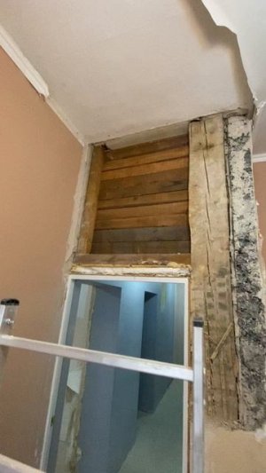 Демонтируем перегородку . А там
