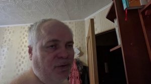 Попугай Неразлучник обманули вместо мальчика подсунули девочку злую.