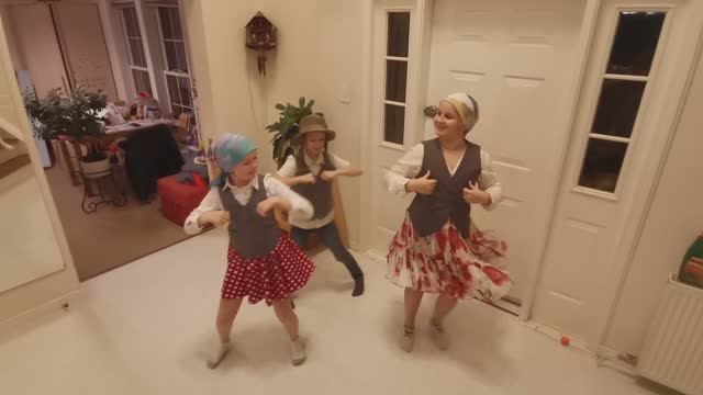 37. Хава Нагила (ремейк) (2024)