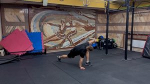 Вращение корпуса стоя в выпаде с упором на руку| Lunge with thoracic rotation