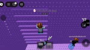 Играю в игра в кальмара 1 2 3 🦑❌0️⃣. 
Играю в Роблокс 🎮🎮🎮