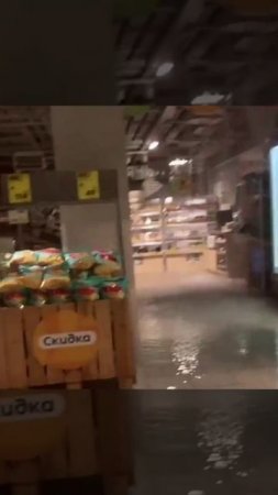 💦Магазин рядом со станцией метро «Крылатское» затопило💦