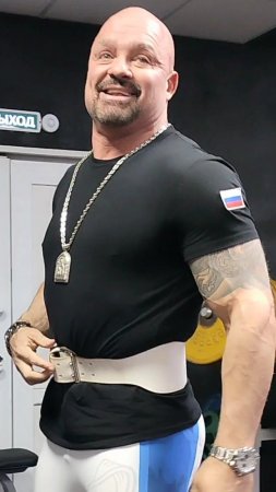 Глубокие Гакк-приседы 250 кг с остановкой в седе💪💪💪