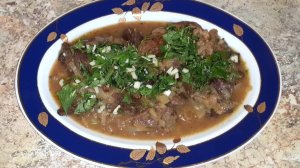 РЕЦЕПТ ВКУСНОГО УЖИНА. МЯСО В СПЕЦИЯХ С МАРИНОВАНЫМ ЛУКОМ В ДУХОВКЕ.