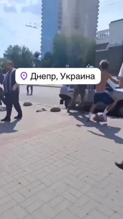 Украина. Противостояние народа и полицаев продолжается по всей стране.