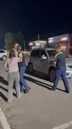 🚔Полицейский выстрелил в ноги пьяному водителю при задержании в Казани
▶️В Столбищах нетрезвый…🔽🔽