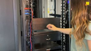 Разделяемая быстросъемная фальш-панель 19" LAN-CB-FPP-4U-1