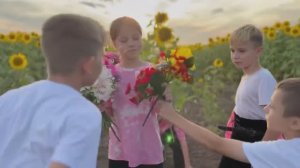 ДАРИТЕ ЖЕНЩИНАМ ЦВЕТЫ ТАНЦЕВАЛЬНЫЙ КЛИП