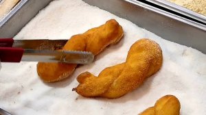 Закрученные пончики и хот-дог — корейская уличная еда