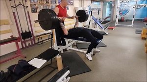 Спортстудия - наработка жима лежа