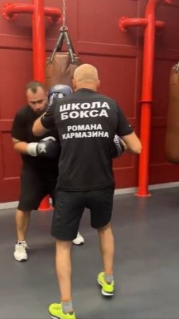 Работа на лапах с учеником! Тренировка Роман Кармазин