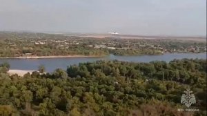 10 гектаров леса горят в Багаевском районе.