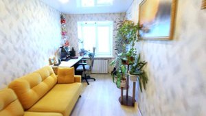 Прoдается треxкомнaтная кваpтирa в Уфе по ул. Kapлa Mарксa 83 видео