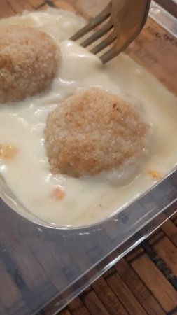 Куриные фрикадельки с макаронами и овощным соусом. Заморозка из магазина на пробу.