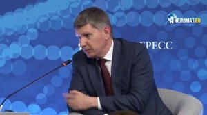 Решетников попросил у Набиуллиной немного любви к экономике