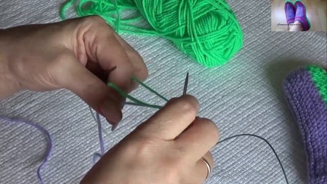 Тапочки простые с узором СОТЫ. Einfache Hausschuhe Mit Stricknadeln