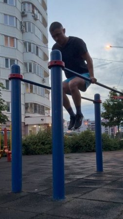 Отжимания на брусьях