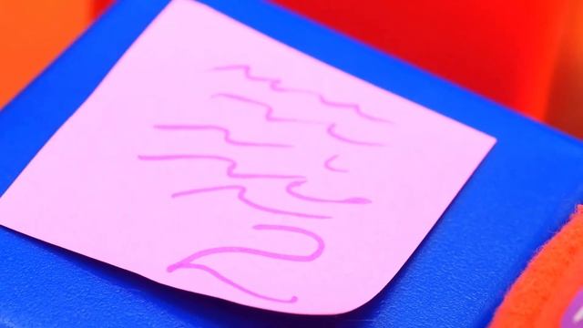 Свинка Пеппа получила оценку 2 за контрольную!  Но Папа Свин помог — теперь 5! ⭐️