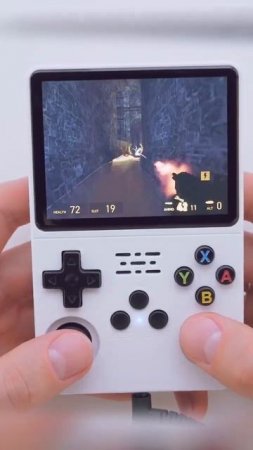 Играем в Half-Life 2 на приставке R36S