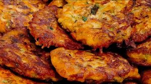 Вкуснейшие оладьи из кабачка и картофеля