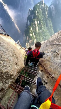 📍Самая смертоносная гора Хуашань, Китай 🇨🇳