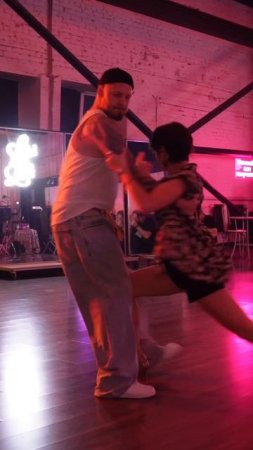Street Tango. Павел Собирай и Сабрина Амучастеги #танго #тангонуэво #неотанго #танцы