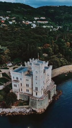 Замок Мирамаре, Триест, Италия