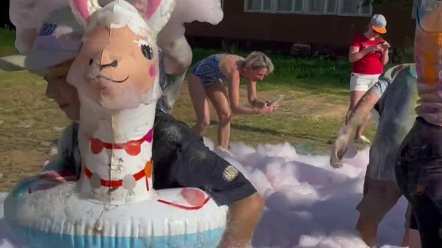 Краски холли и пенна вечеринка