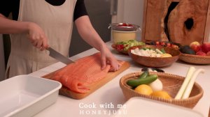Honeyjubu Соевый соус с лососем, фруктовый сок, томатный сок Ежедневная рутина, полная искренности