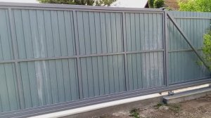 Сварили 4 метровые откатные ворота в рамке . И установили их .