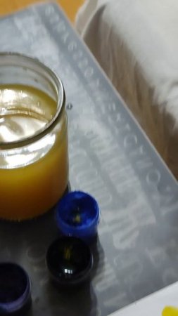 Дочь рисует с котом)