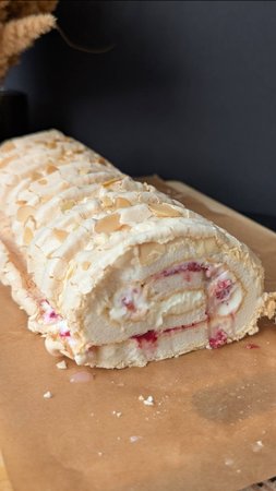 Идеальный меренговый рулет — получится у каждого! ☁️🍓✨