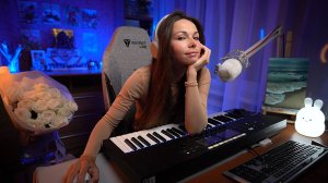 Беседуем и поём под фортепиано | #ламповыйстрим #девушкастримит #пианино