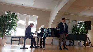 "Два гренадера" Р.Шуман, "Слеза дрожит" П.И.Чайковский.