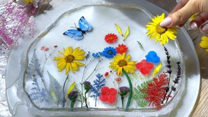 Ночник из эпоксидной смолы с цветами.