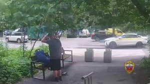 На востоке столицы полицейские задержали подозреваемого в краже телефона у уснувшего гражданина