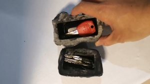 ELESABOX CB-01 Garden Key Safe Box — это надежный сейф для хранения ключей в виде камня!