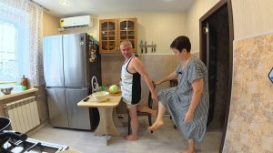 Вован поднял на меня РУКУ, а я на него НОГУ) Муж БЬЁТ! Готовим наш фирменный БОРЩ на обед! Влог