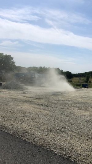 Производство щебня на мобильном дробильно сортировочном комплексе дизель гидравлическом на гусенично