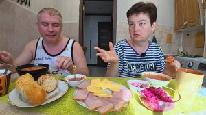 Мукбанг едим УМОПОМРАЧИТЕЛЬНЫЙ борщ и болтаем о ДЕЛАХ и бедующей КУХНЕ! Семейный обед в России