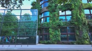 Париж, Франция 🌞 Летний уикенд в жарком Париже — прогулка по улицам, атмосфера июля 2025 года!