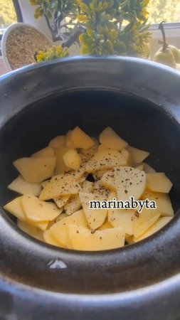 Треска запечённая с картошкой и сметаной