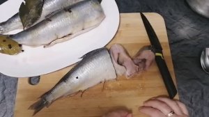 Солим рыбу сельдь в домашних условиях