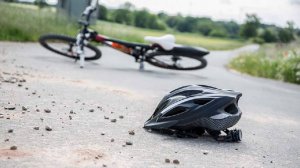 Байкер сбил велосипедиста на скорости около 100 км/ч в Петербурге