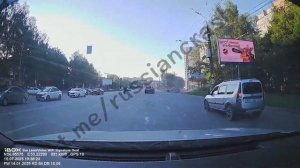 JAECOO решил развернуться там, где это запрещено, и врезался в AUDI Q3. ДТП в Ижевске