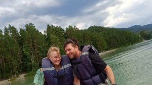 Прокатил любимую жену на моторной лодке по Катуни в Горном Алтае 🥰