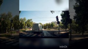 Очередное спешащее на красный на пешеходном...