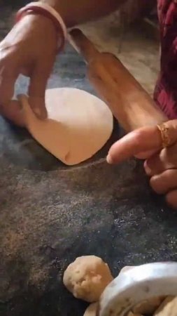Making chapati in Vrindavan #vrindavan #food #cooking #chapati #shorts