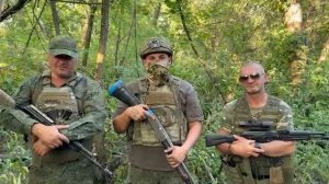 Держитесь, друзья!
Берите пример с наших воинов!
