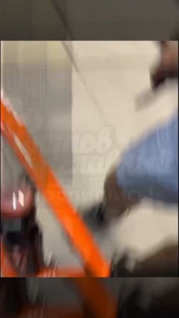 В "Перекрестке" на Журавлева на девушку набросился охранник. Она была с велосипедом, но.